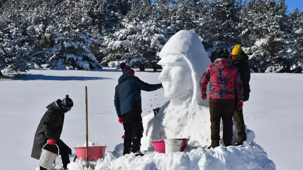 Beyaz örtüde vefa: Sarıkamış’ta kardan heykeller yükseliyor 9