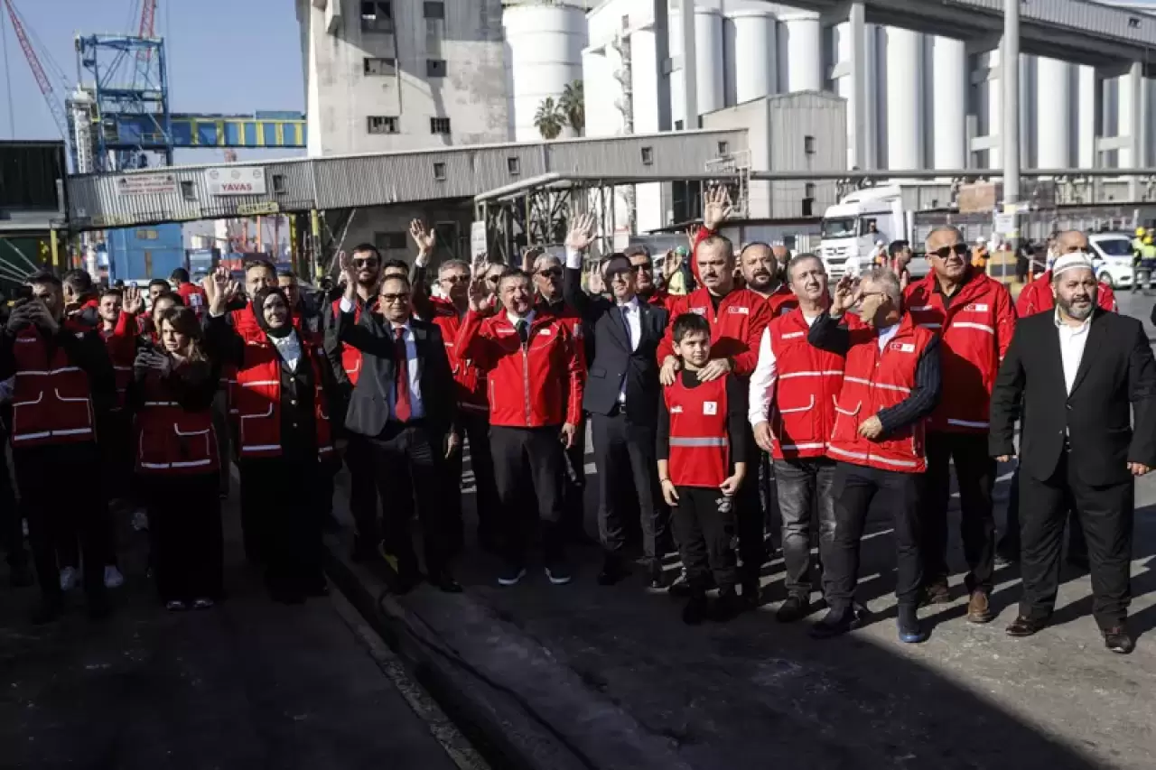 Kızılay'ın 19. Gazze ''İyilik Gemisi'' dualarla yola çıktı 9