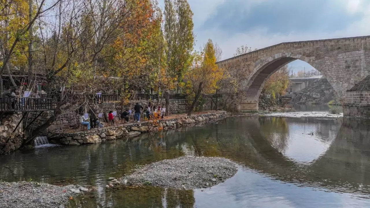 Diyarbakır'da öğrenciler tarihi ve doğayı tuvale taşıyor! 6
