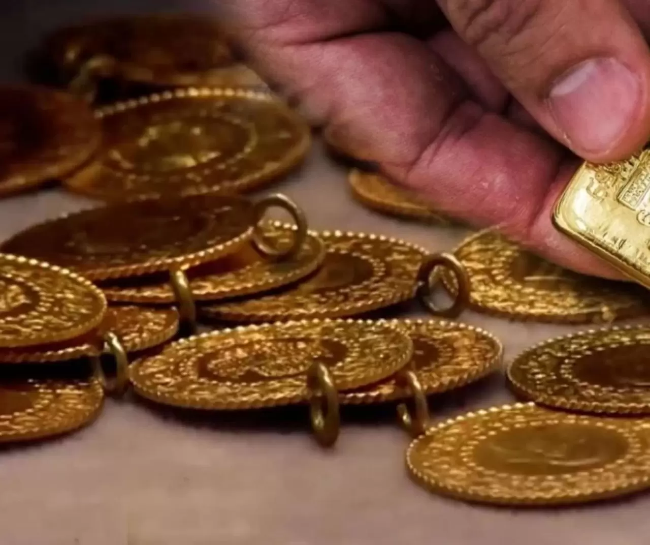 Piyasalarda altın alarmı! Gram altın yeni haftaya hızlı başladı 3