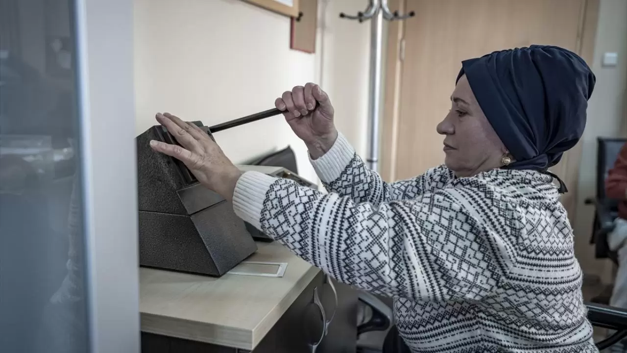 Engel tanımayan azim: 55 yaşında çalışma hayalini gerçekleştiren kadın, başkalarına ışık tutuyor 11