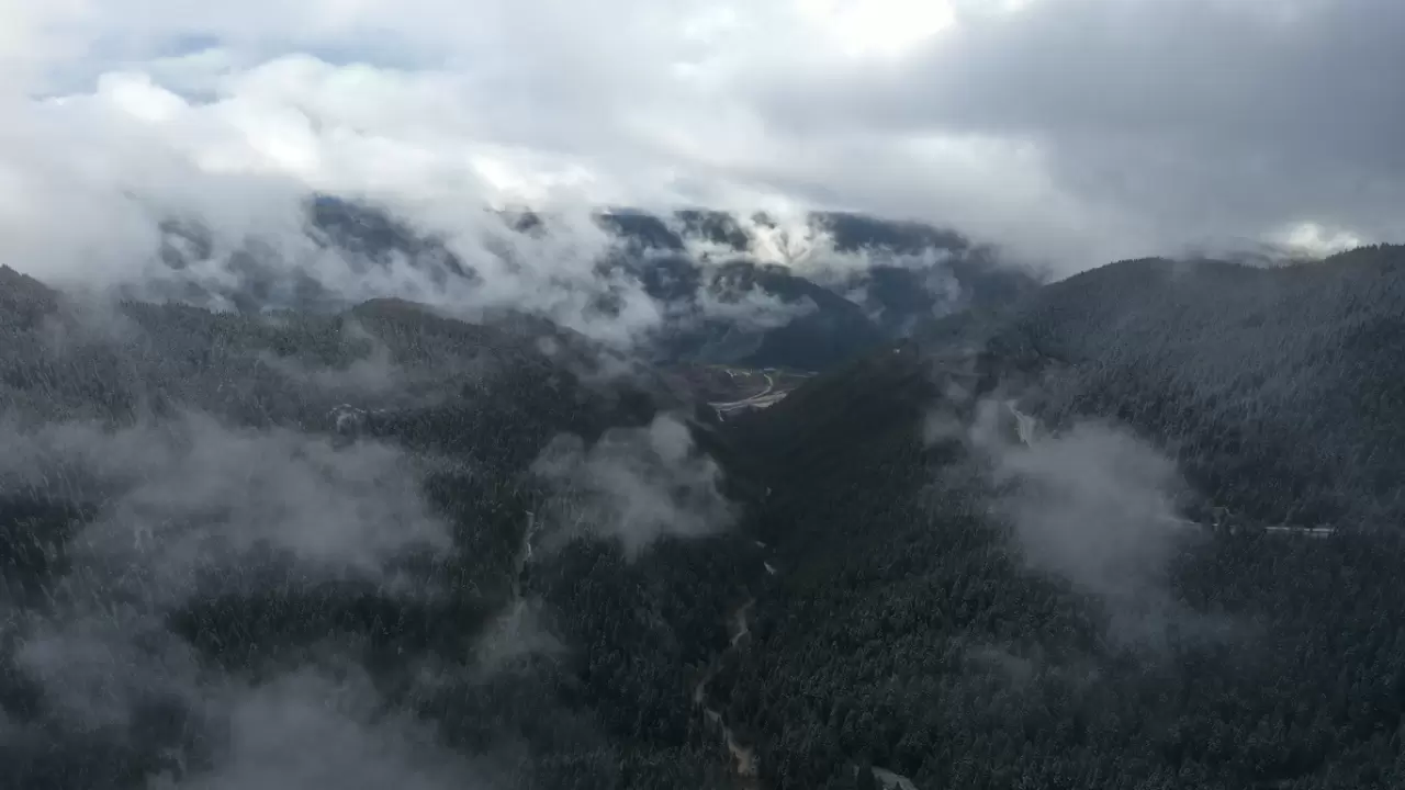 Ilgaz Dağı'ndaki kar ve sis havadan görüntülendi 1