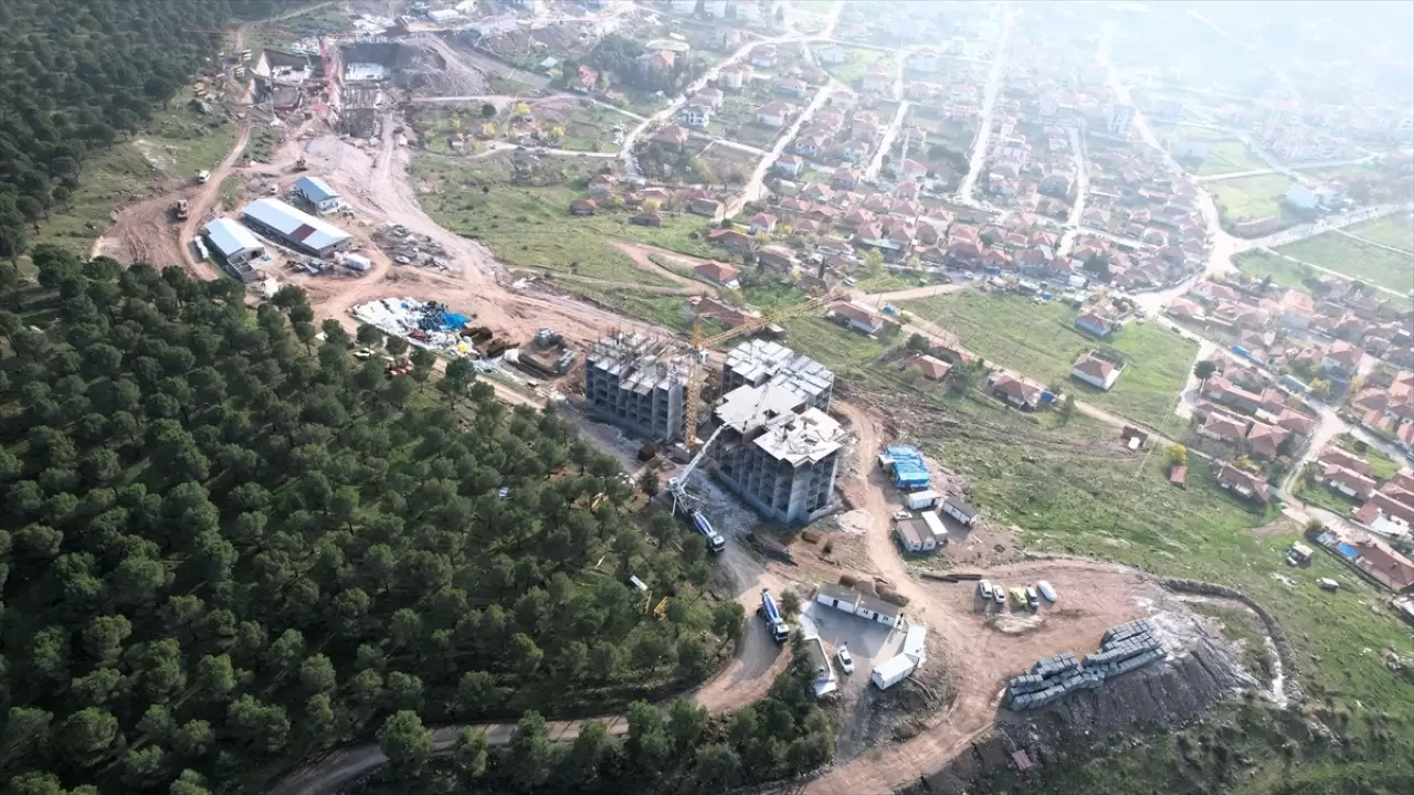 Sındırgı’da konut seferberliği: İnşaatlar tüm hızıyla sürüyor 5