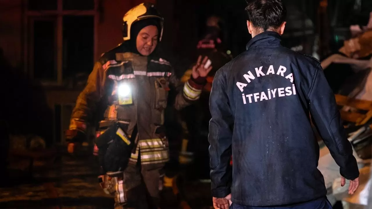 Ankara’da apartmanı alevler sardı! 8 kişi hastanelik oldu, mahalle sokağa döküldü 6