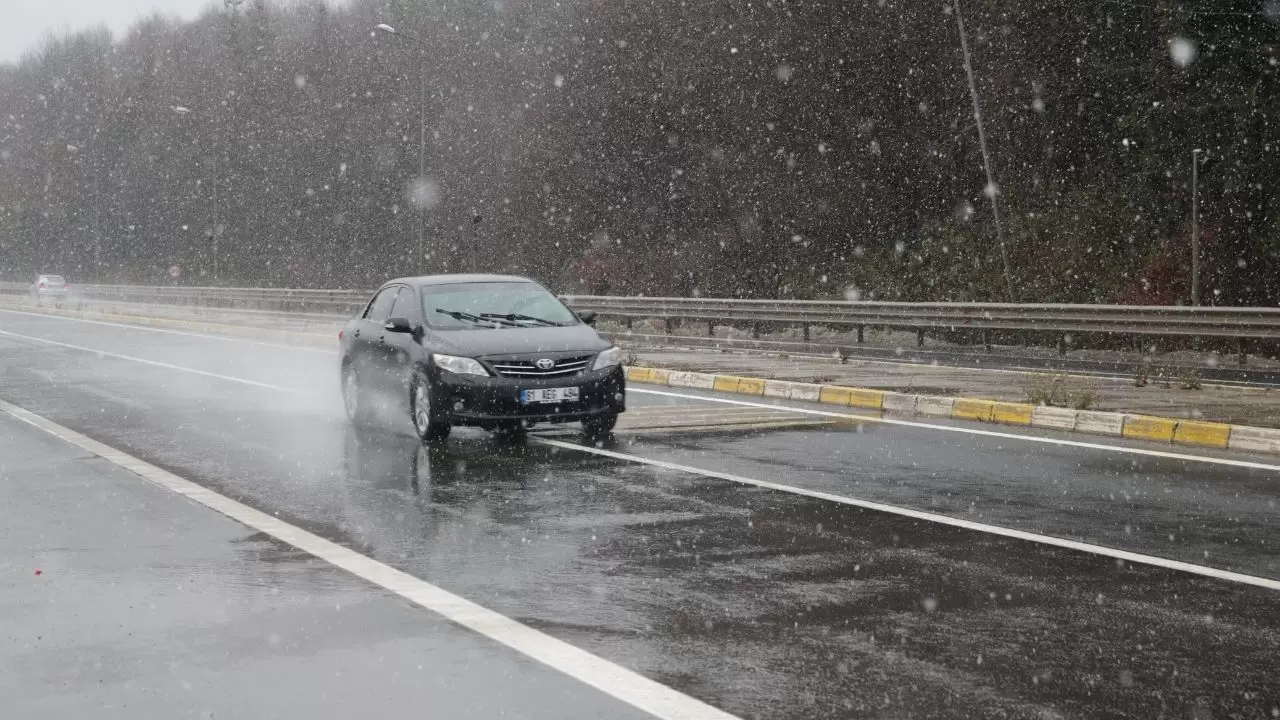 D-100 Bolu Dağı’nda kar etkisini gösterdi! Sürücülere dikkat çağrısı 5