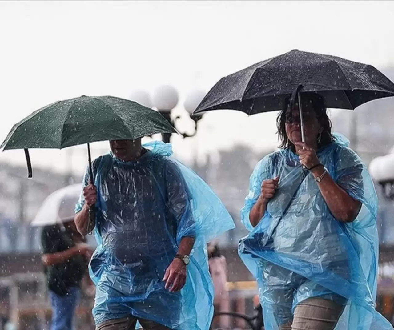 Gökyüzü delinecek! Meteoroloji'den 81 il için 'kırmızı' alarm: O saatte başlıyor, sakın şemsiyesiz çıkmayın! 4