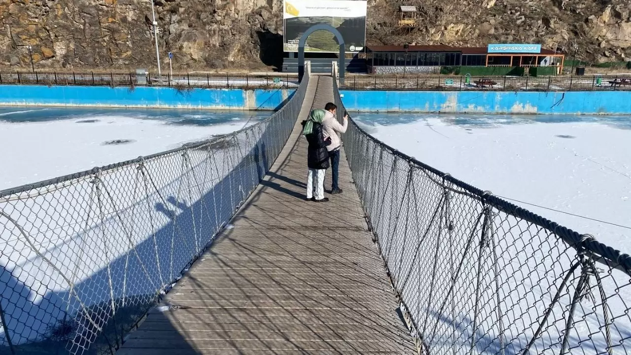 Ardahan’da kış kabusu: Göle’de rekor soğuk, nehirler buzla kaplandı 6