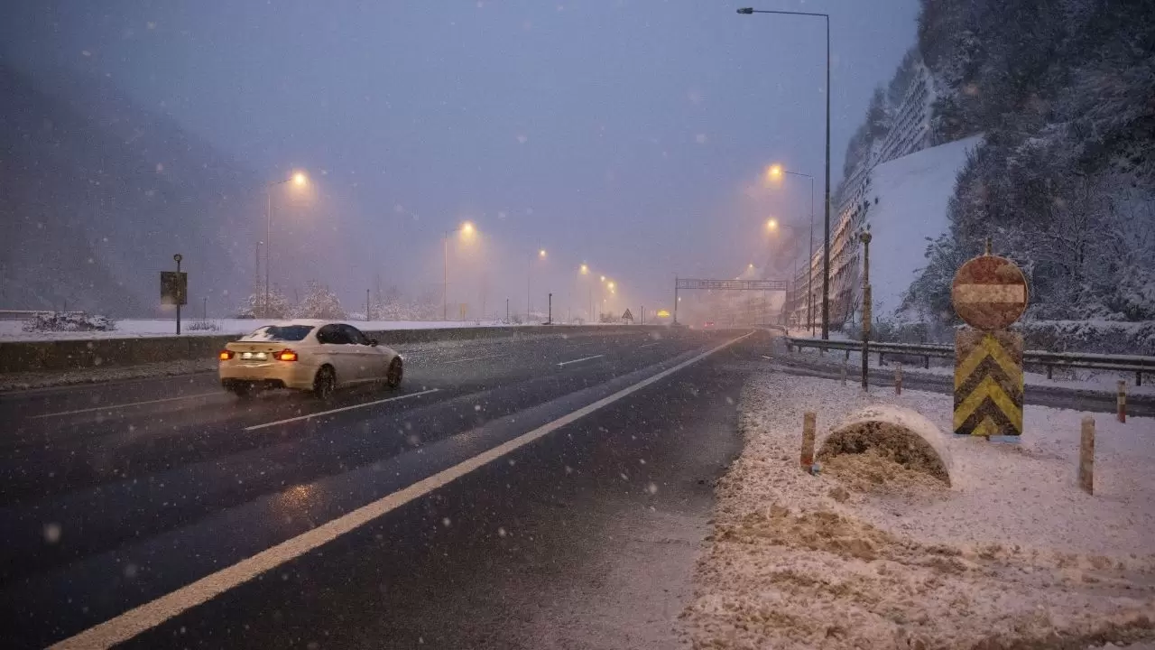 Bolu Dağı’nda kar etkili oluyor: Sürücülere kış lastiği uyarısı 20
