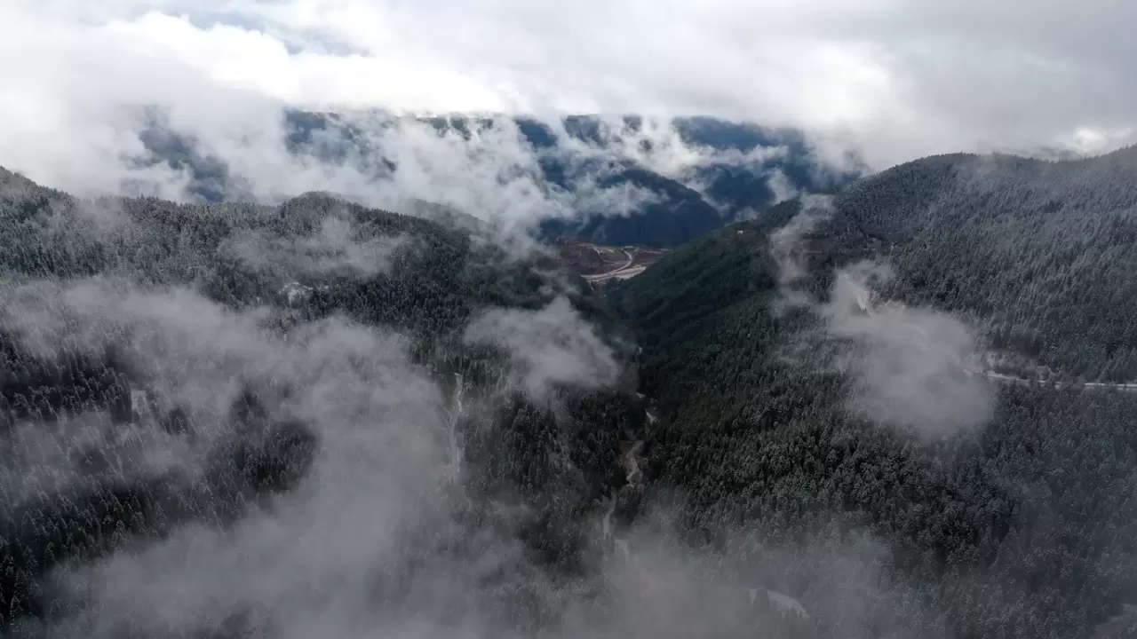 Ilgaz Dağı'ndaki kar ve sis havadan görüntülendi 3