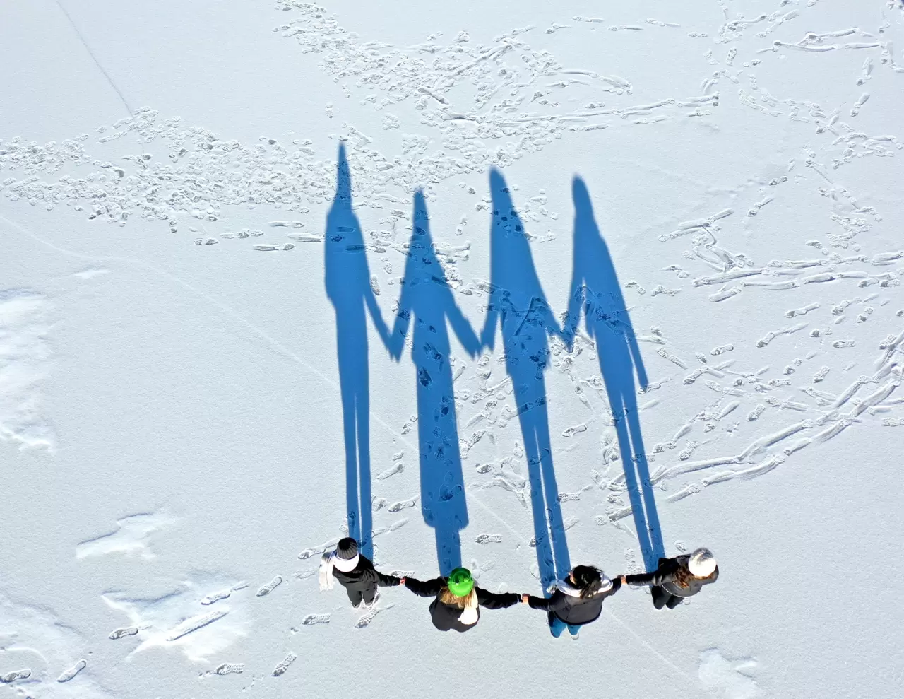 Çıldır Gölü'nün bir kısmı dondu! Buzda atlı kızaklarla safari keyfi 2