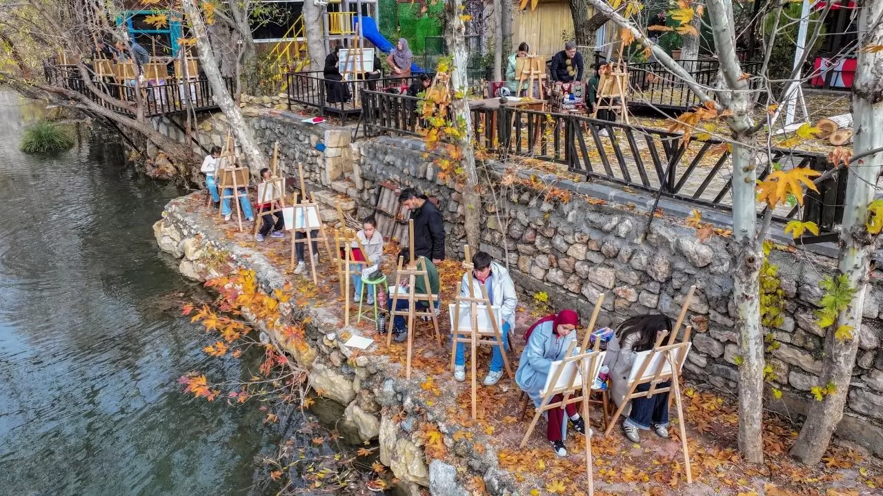 Diyarbakır'da öğrenciler tarihi ve doğayı tuvale taşıyor! 2
