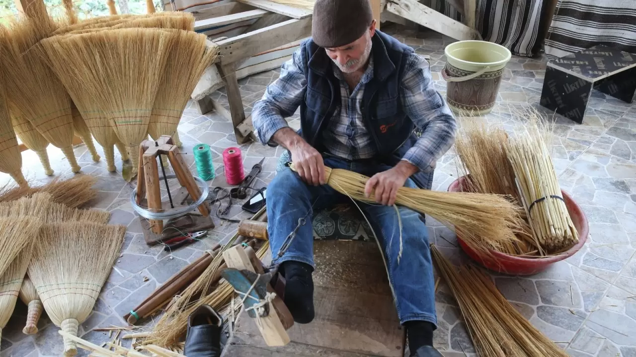Tokat’ta 70 yıllık gelenek ayakta: Niksar’ın süpürge köyünde üretim azalsa da meslek Sürdürülüyor 1