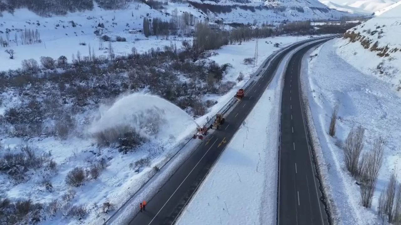 Doğu’da kış kapıyı çaldı! Erzincan ve Bayburt beyaza büründü: Yaylalar, köyler, geçitler kar altında 6