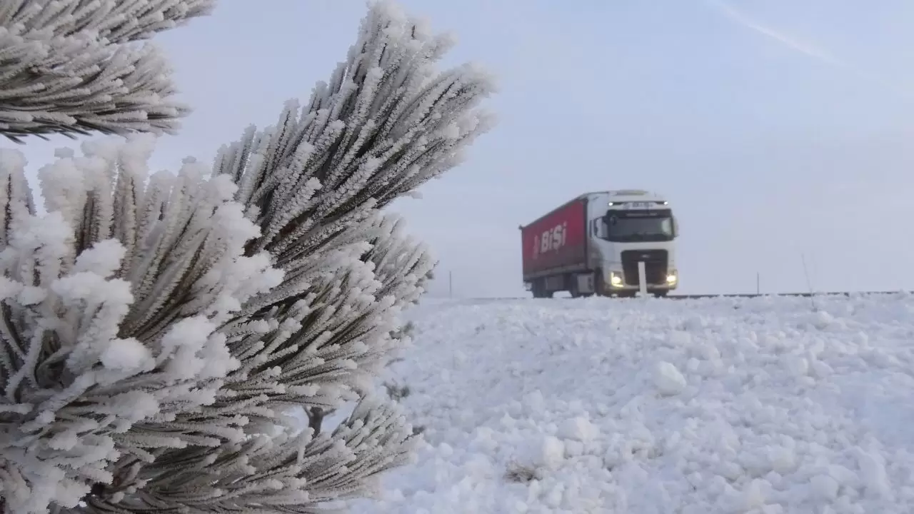 Doğu’da görüş mesafesi 30 metreye düştü! Sis ve buzlanma hayatı felç etti 1