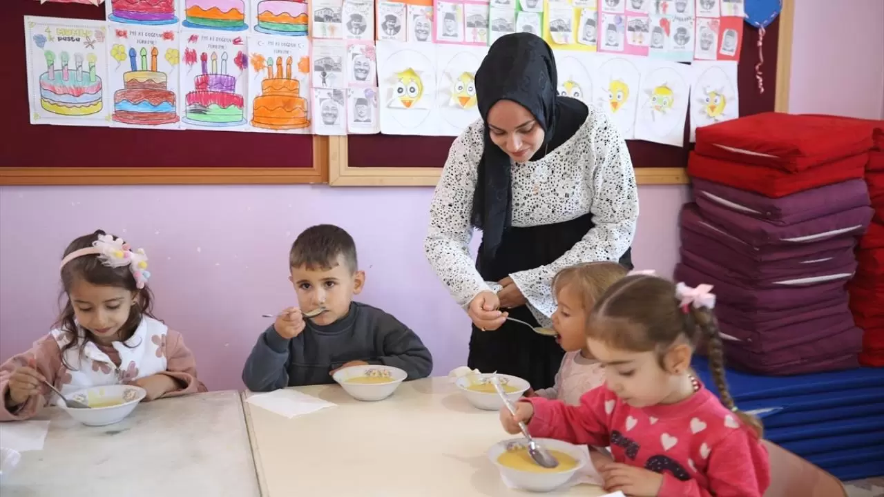 Zorluklara meydan okuyan Çukurköy öğretmenleri: Dağların ardından gelecek aydınlatıyor! 11