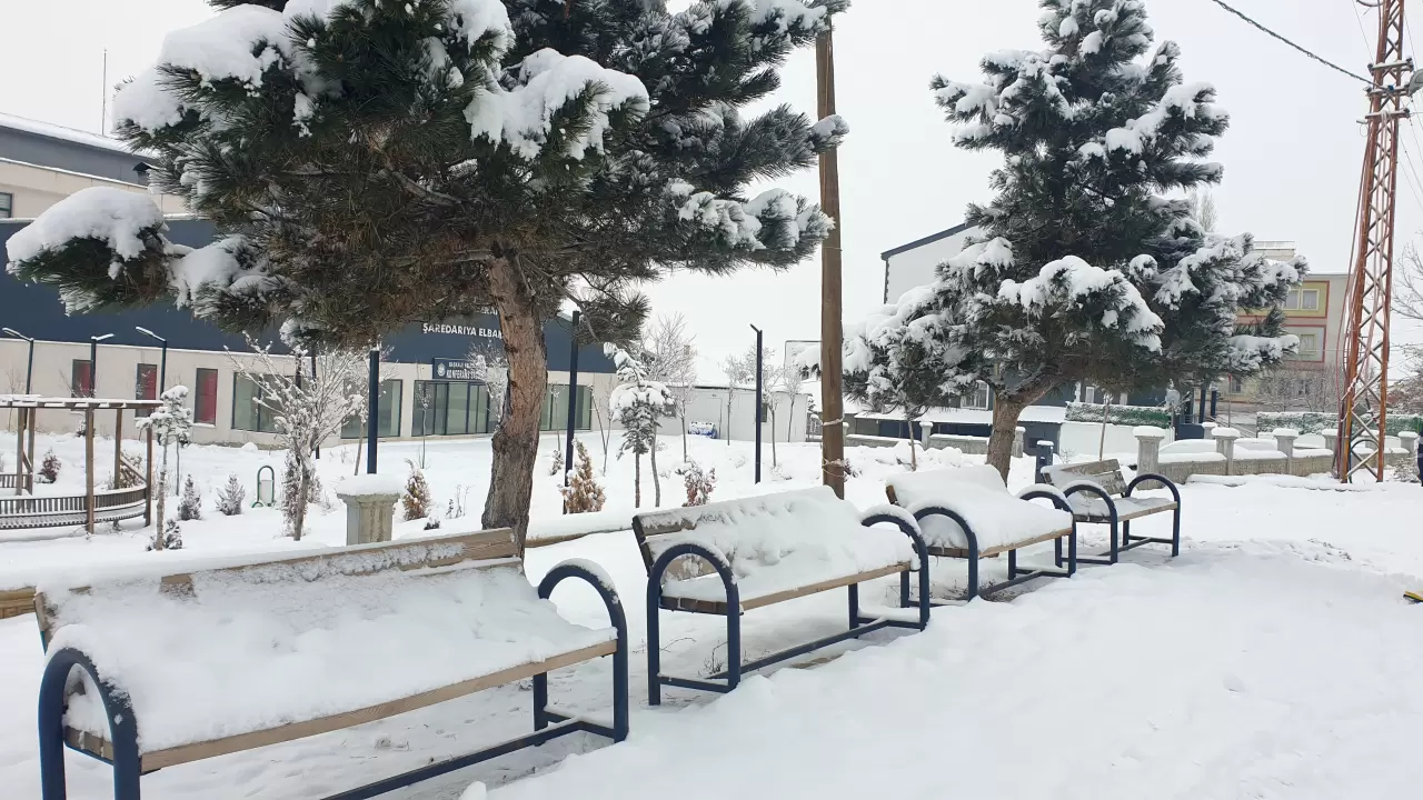 Van’da kar etkisini artırdı! Başkale’de yüksekler 50 santimi gördü 2