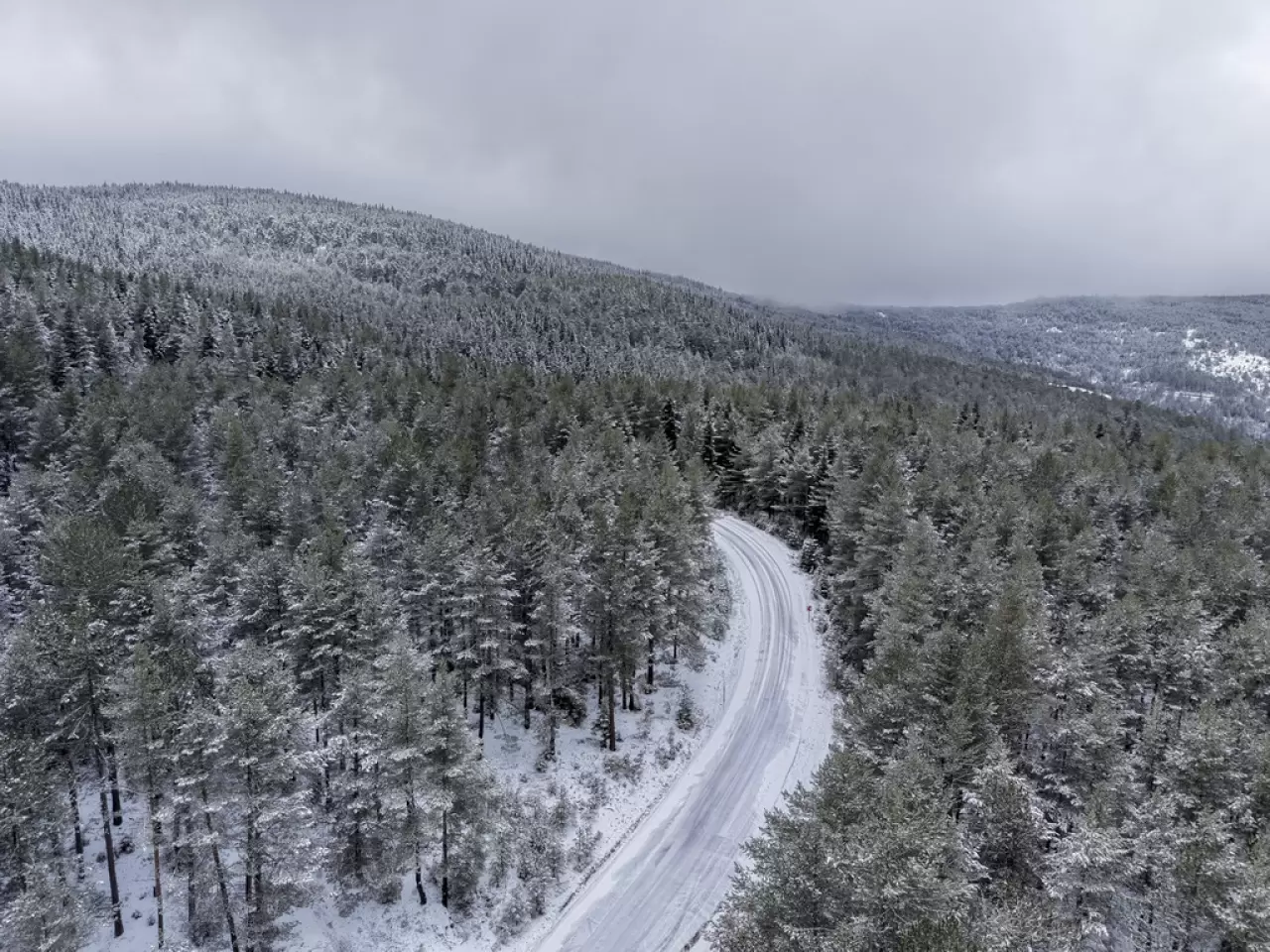 Kastamonu'nun yüksek kesimleri beyaza büründü 2