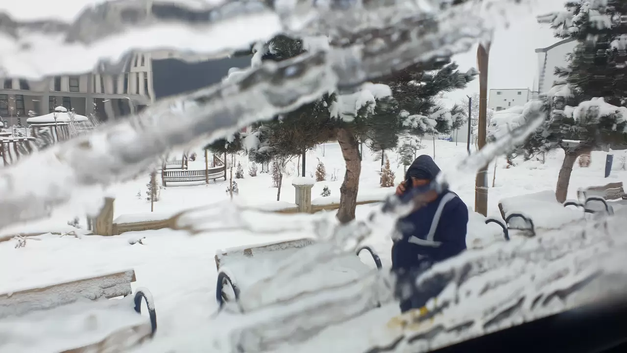 Van’da kar etkisini artırdı! Başkale’de yüksekler 50 santimi gördü 3