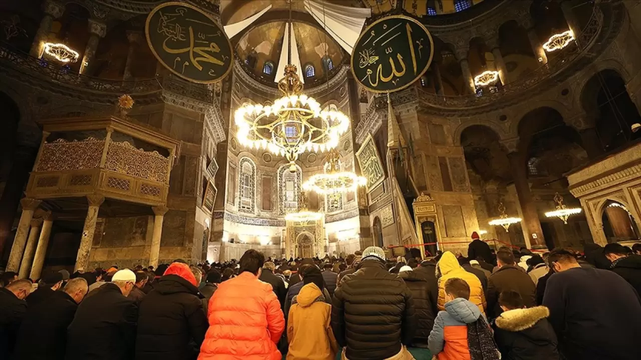 REGAİP KANDİLİ MESAJLARI 2025 (RESİMLİ) || Anlamlı, dokunaklı, farklı, hadisli, yeni, dualı ve ayetli kandil mesajları ve sözleri 3