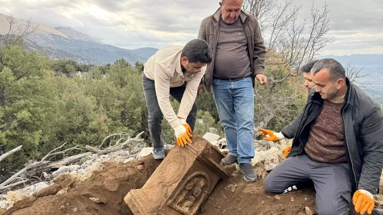 Muğla'da büyük keşif! İnsan figürlü mezar steli korumaya alındı 2