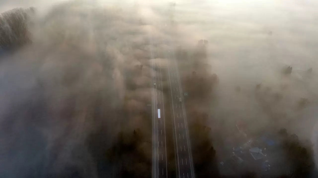 Yoğun sis Düzce’yi sardı: Anadolu Otoyolu’nda görüş mesafesi kritik seviyede! 4