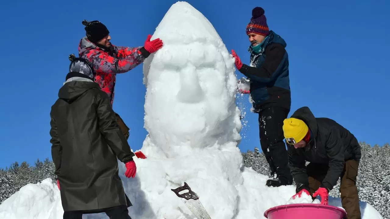 Beyaz örtüde vefa: Sarıkamış’ta kardan heykeller yükseliyor 3