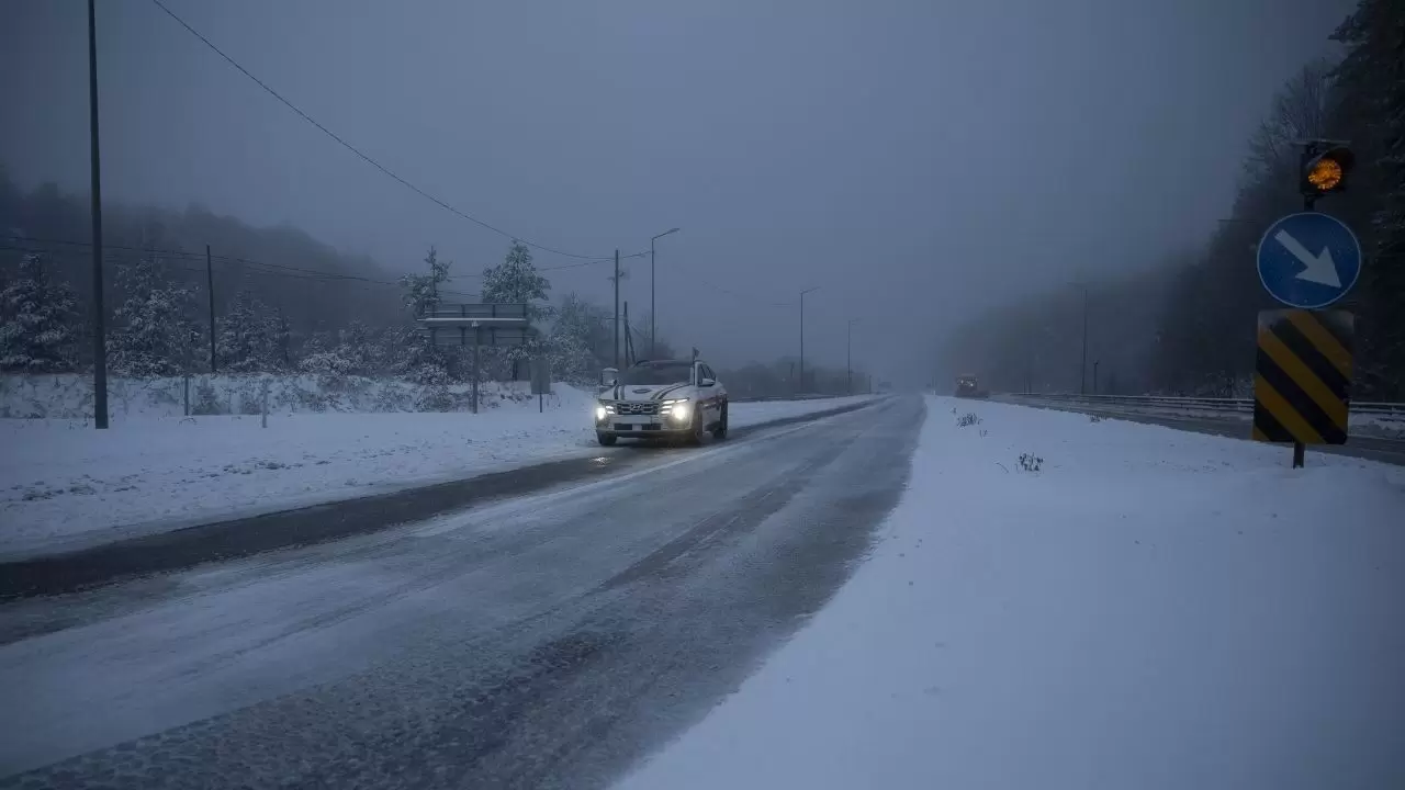 Bolu Dağı’nda kar etkili oluyor: Sürücülere kış lastiği uyarısı 9