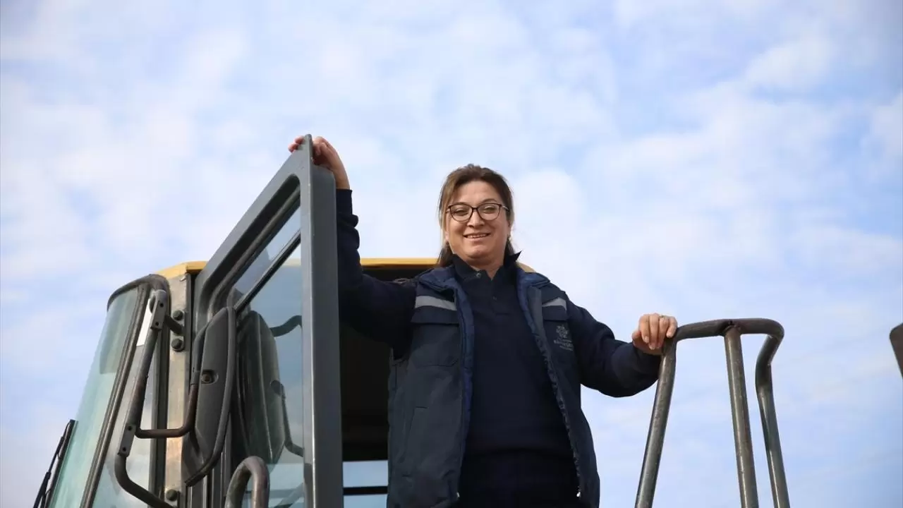 Ailesi karşı çıktı, o pes etmedi: Dozer operatörü olarak hayallerine kavuştu! 2