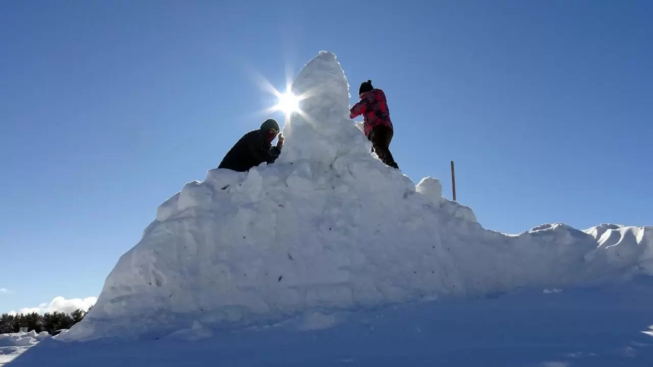 Beyaz örtüde vefa: Sarıkamış’ta kardan heykeller yükseliyor 4