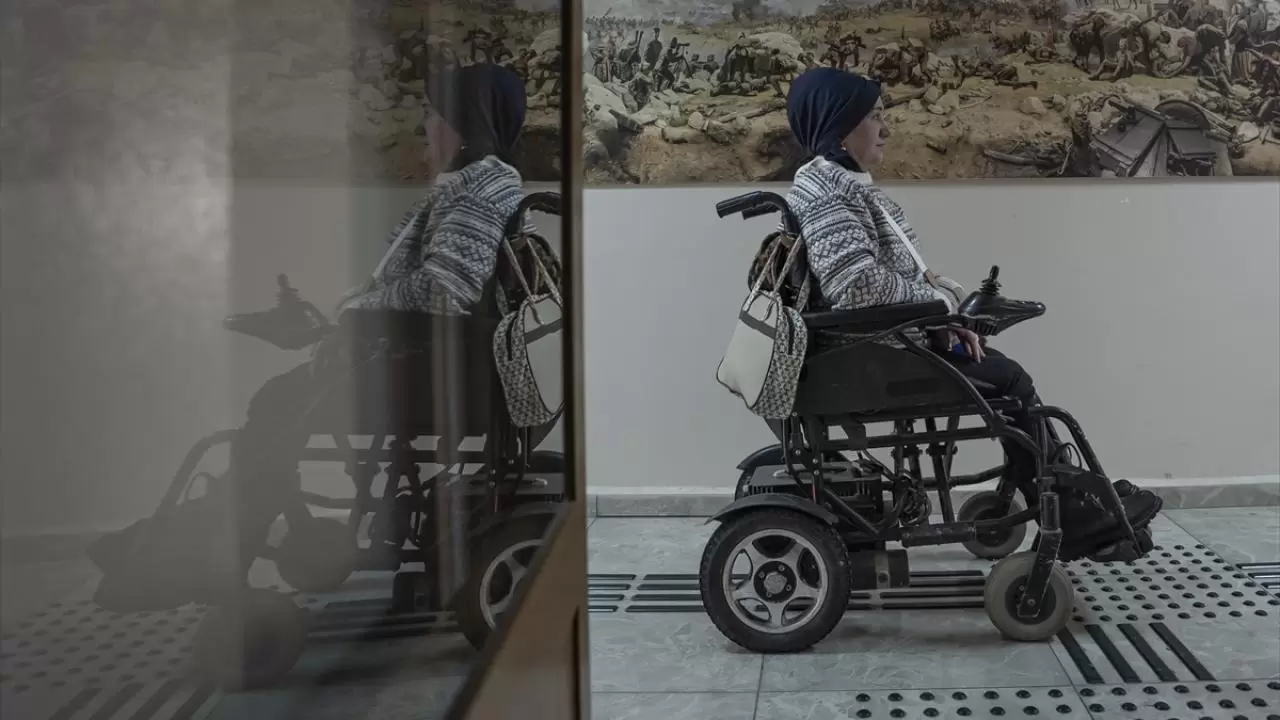 Engel tanımayan azim: 55 yaşında çalışma hayalini gerçekleştiren kadın, başkalarına ışık tutuyor 1