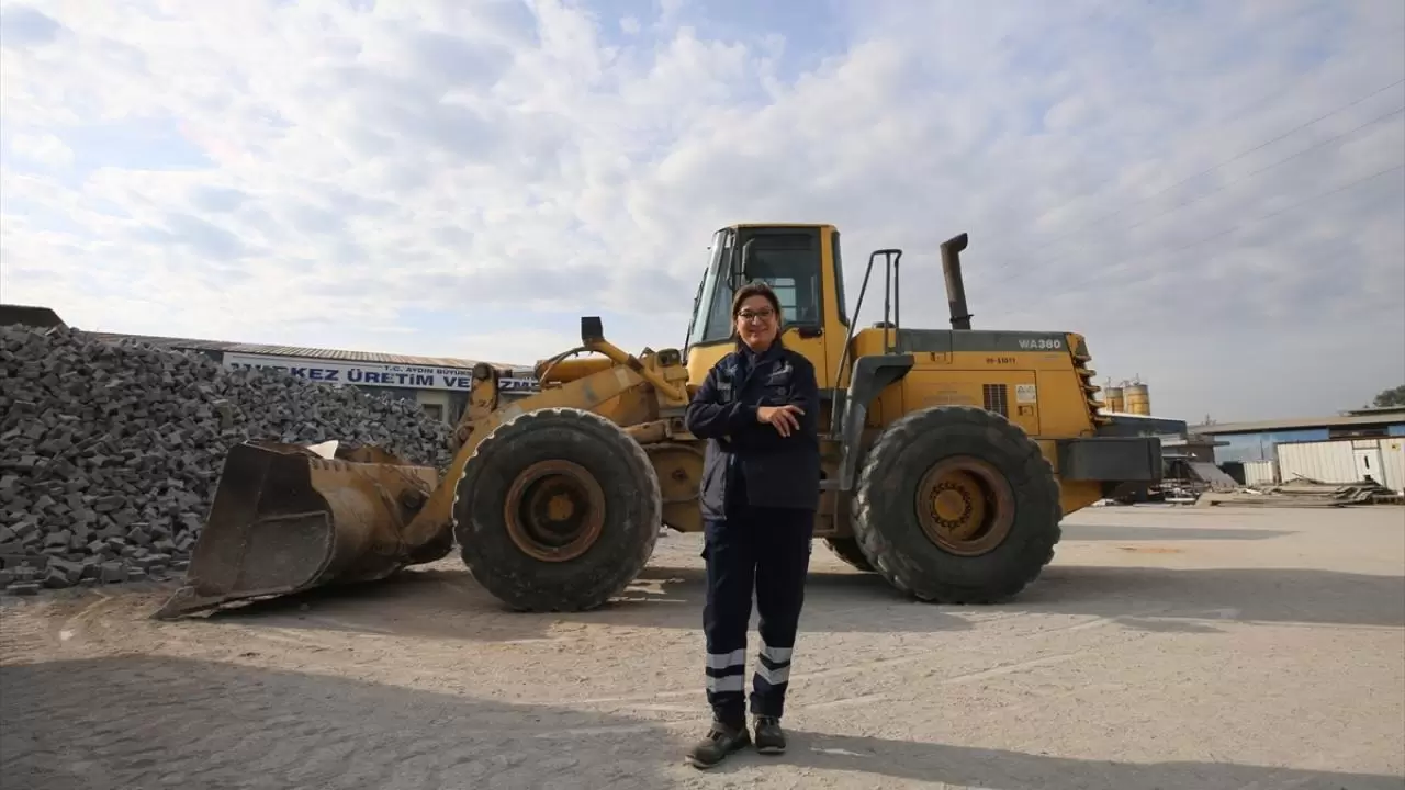 Ailesi karşı çıktı, o pes etmedi: Dozer operatörü olarak hayallerine kavuştu! 9