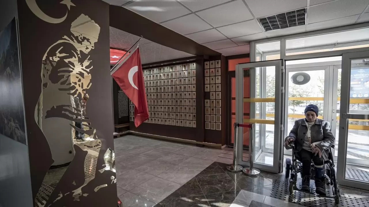 Engel tanımayan azim: 55 yaşında çalışma hayalini gerçekleştiren kadın, başkalarına ışık tutuyor 4