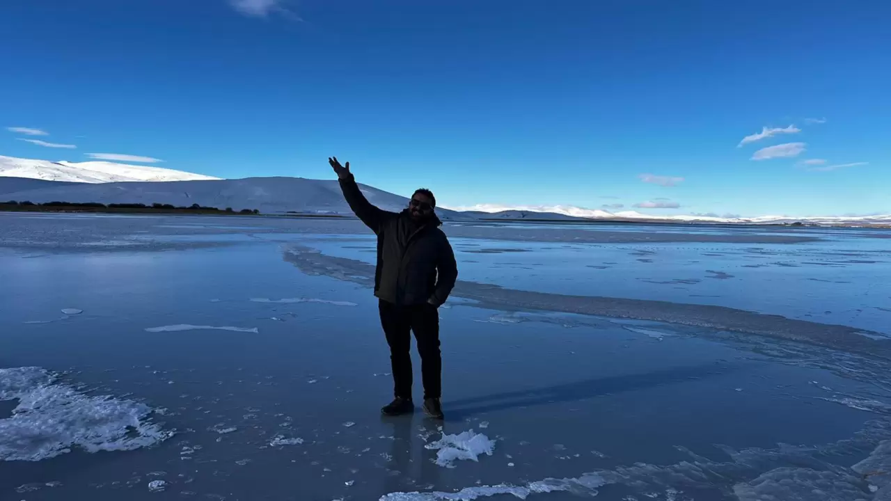Çıldır Gölü’nde kış sezonu başlıyor: Buz kalınlığı 10 santimetreye ulaştı 4