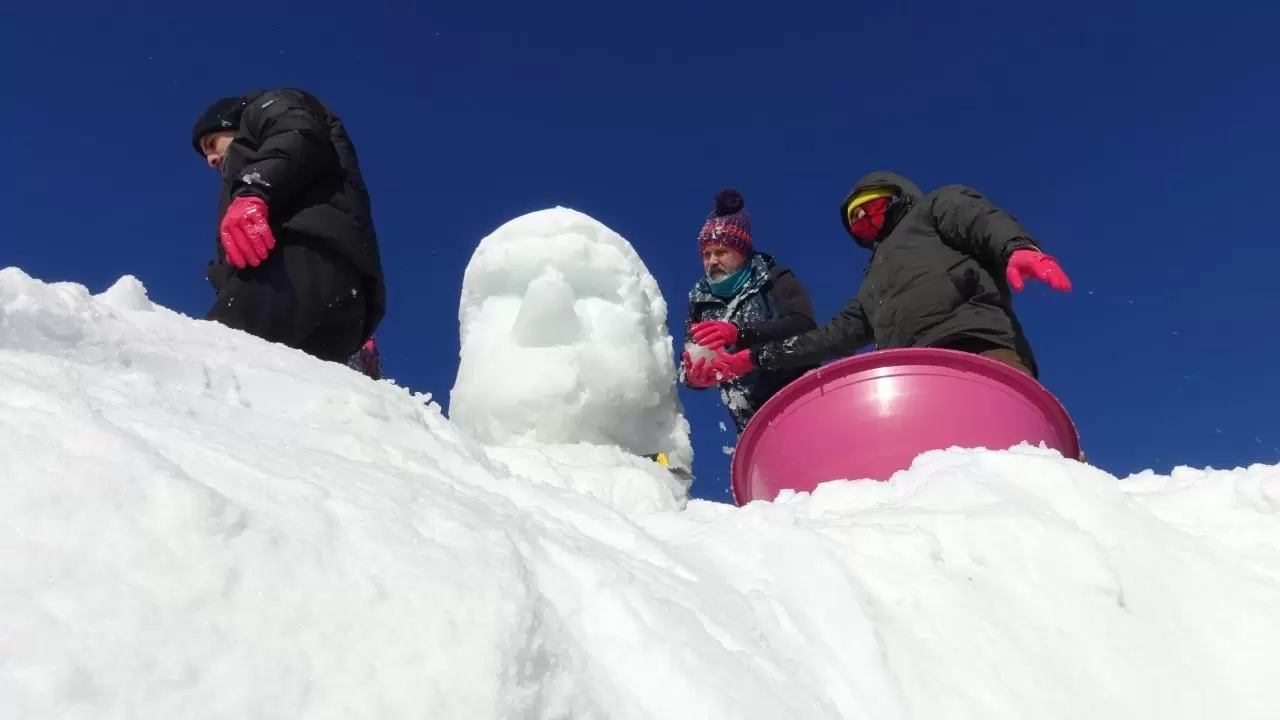 Beyaz örtüde vefa: Sarıkamış’ta kardan heykeller yükseliyor 6