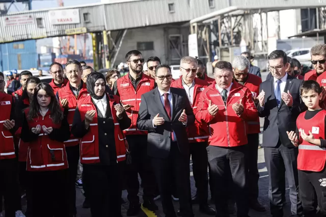 Kızılay'ın 19. Gazze ''İyilik Gemisi'' dualarla yola çıktı 7