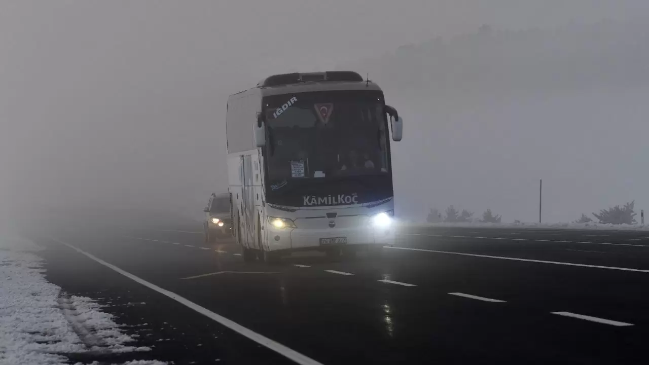 Doğu’da görüş mesafesi 30 metreye düştü! Sis ve buzlanma hayatı felç etti 2