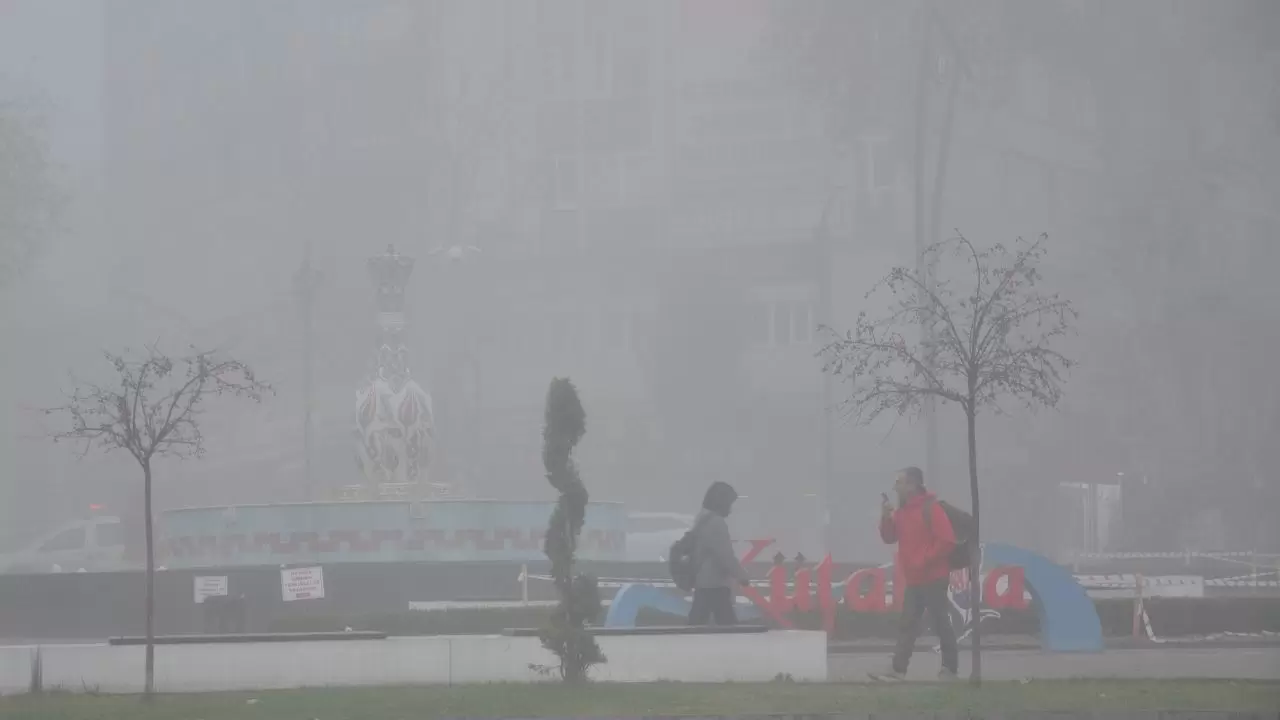 Yoğun sis ve kar Türkiye’yi beyaza bürüdü! Görüş mesafesi 15 metreye düştü 3