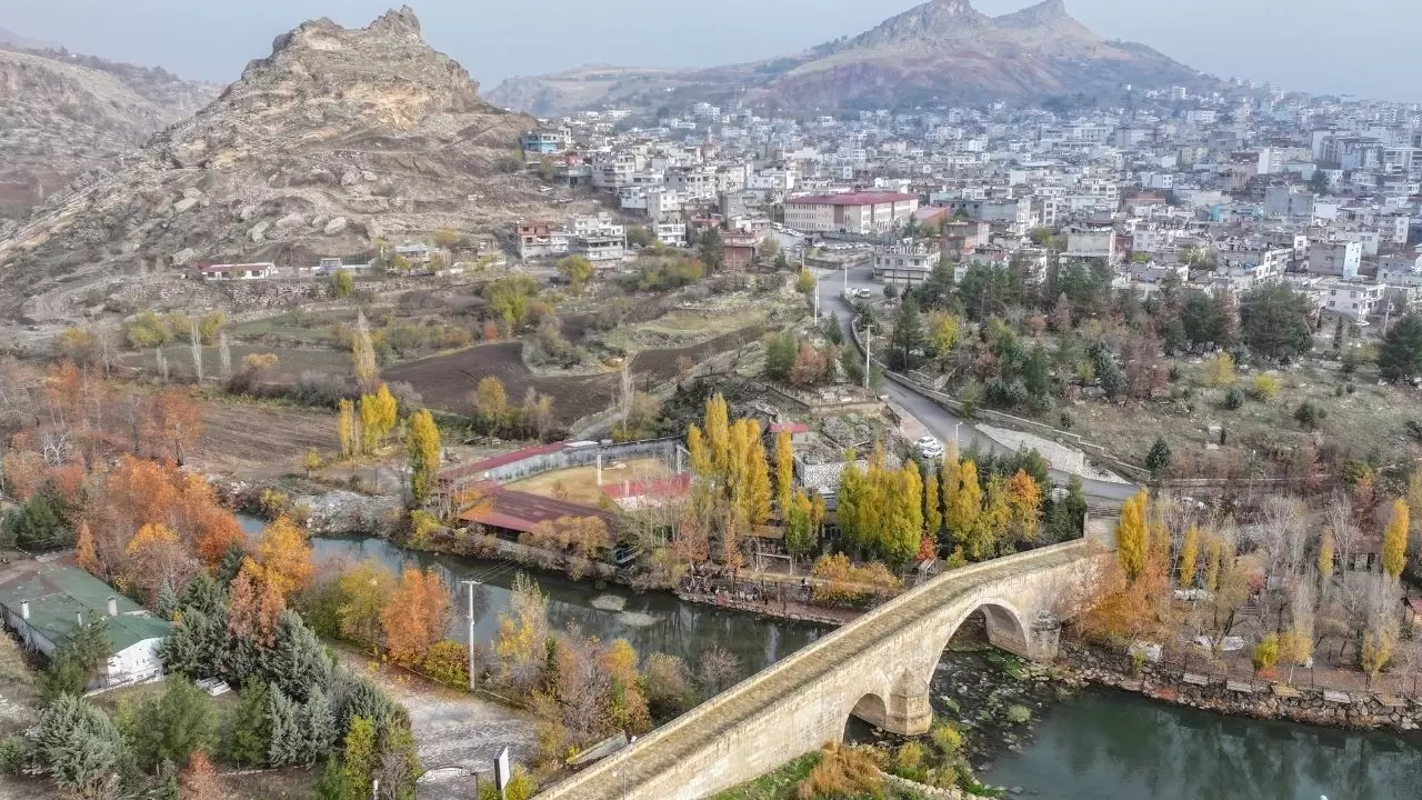 Diyarbakır'da öğrenciler tarihi ve doğayı tuvale taşıyor! 1