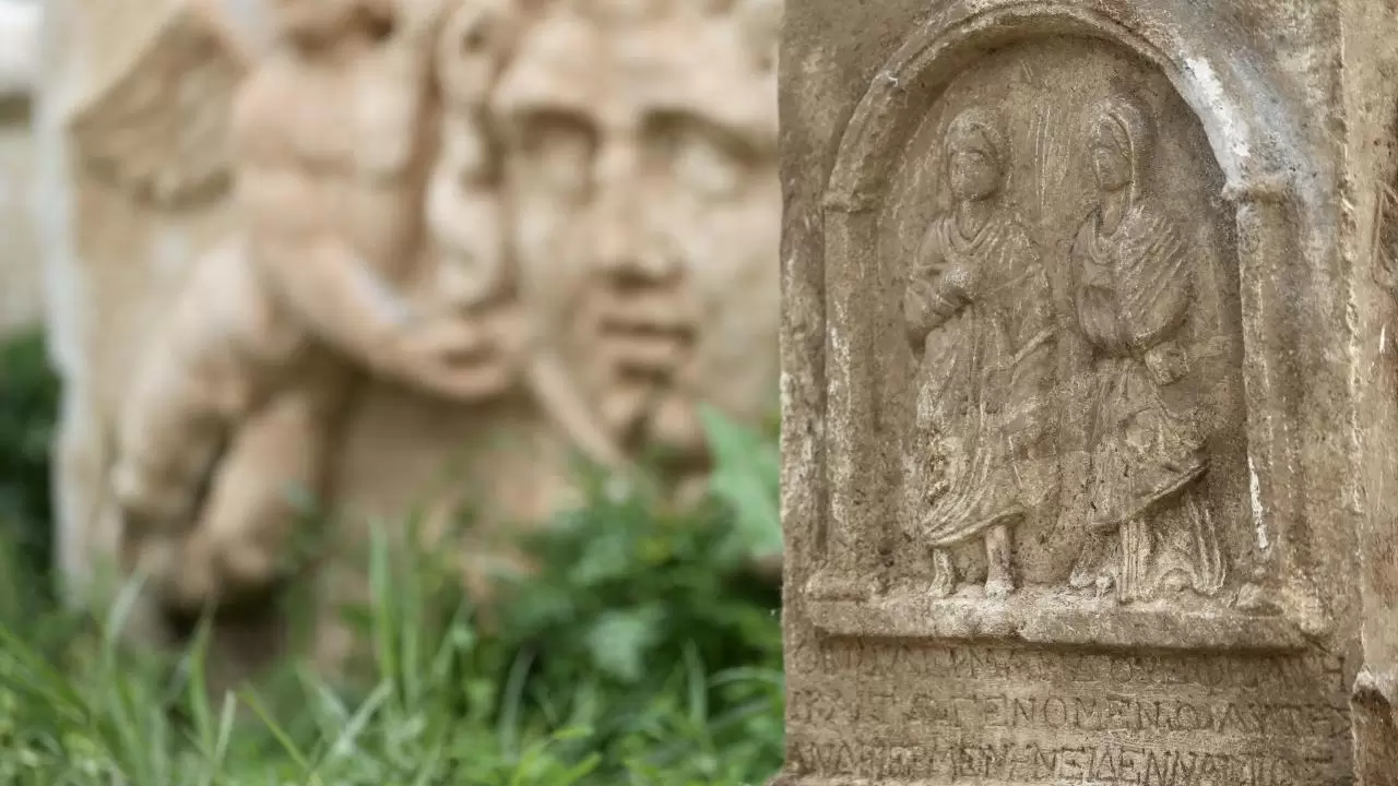 Muğla'da büyük keşif! İnsan figürlü mezar steli korumaya alındı 1