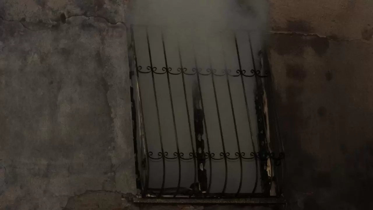 Ankara’da apartmanı alevler sardı! 8 kişi hastanelik oldu, mahalle sokağa döküldü 3