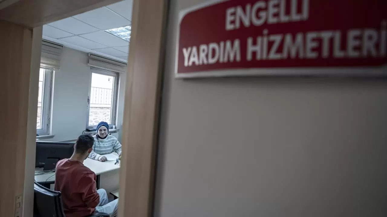 Engel tanımayan azim: 55 yaşında çalışma hayalini gerçekleştiren kadın, başkalarına ışık tutuyor 3