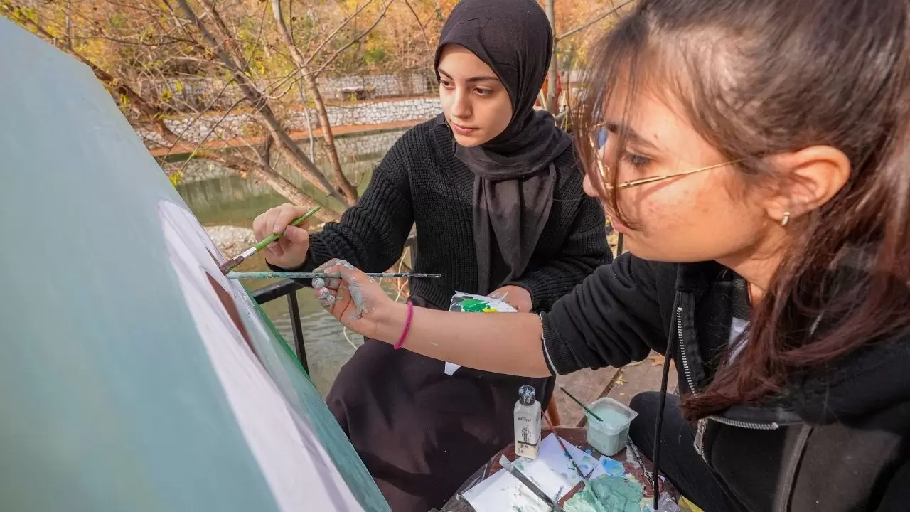 Diyarbakır'da öğrenciler tarihi ve doğayı tuvale taşıyor! 10
