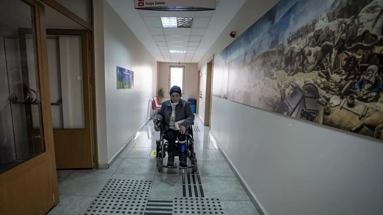 Engel tanımayan azim: 55 yaşında çalışma hayalini gerçekleştiren kadın, başkalarına ışık tutuyor 9