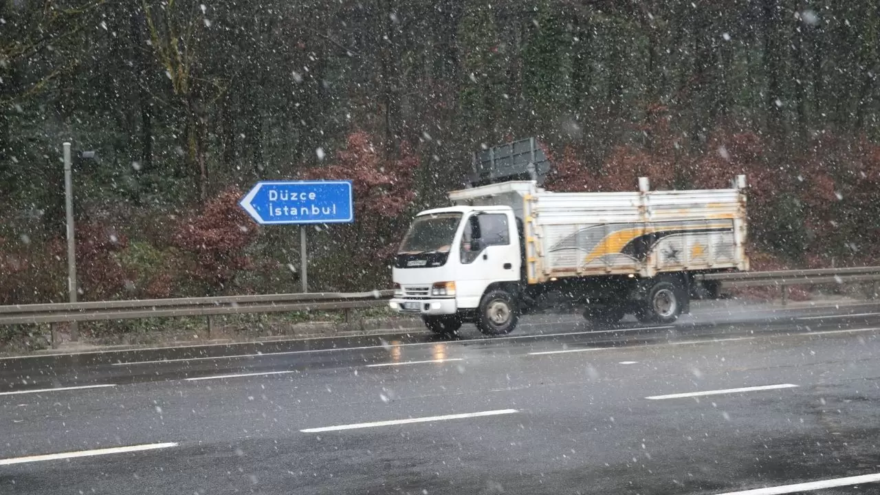 D-100 Bolu Dağı’nda kar etkisini gösterdi! Sürücülere dikkat çağrısı 2