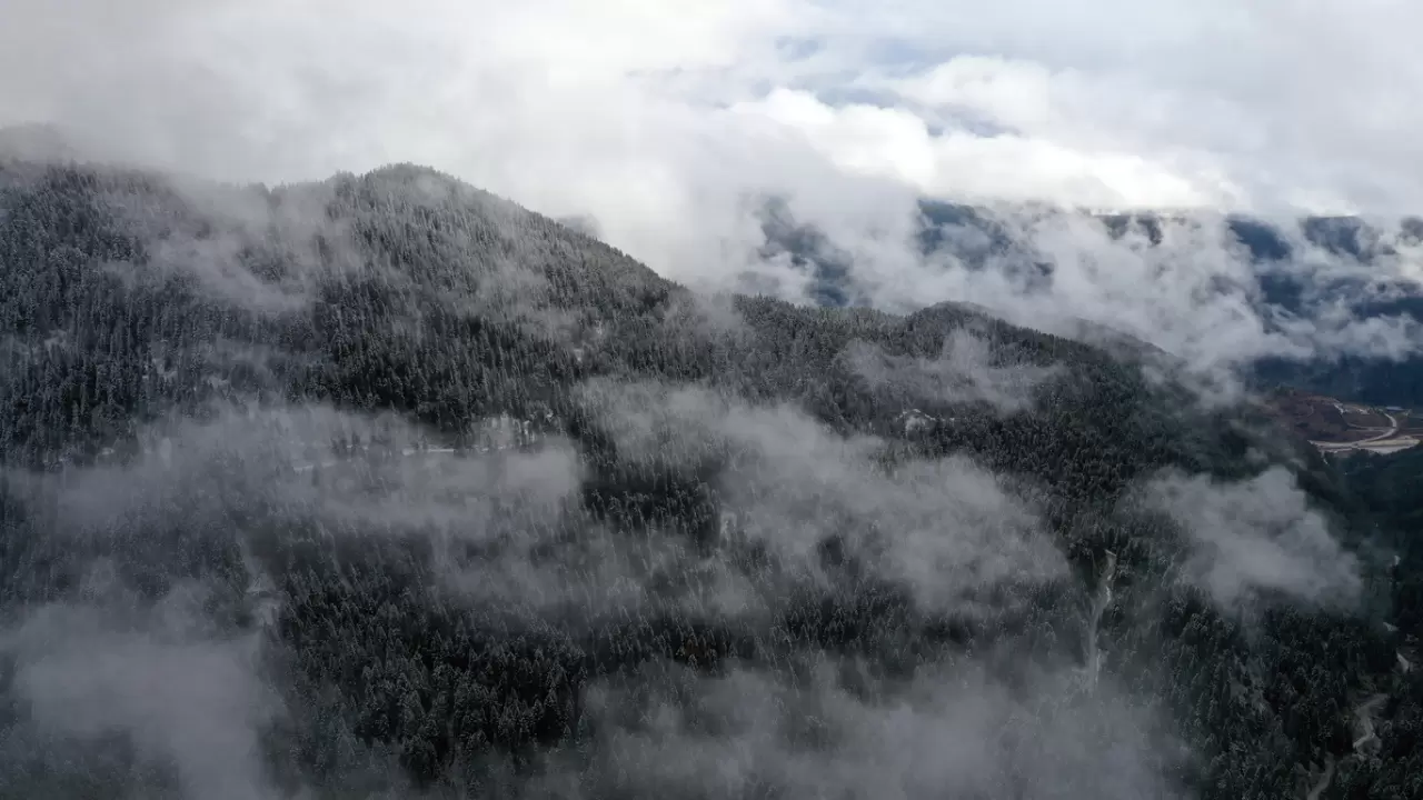 Ilgaz Dağı'ndaki kar ve sis havadan görüntülendi 2