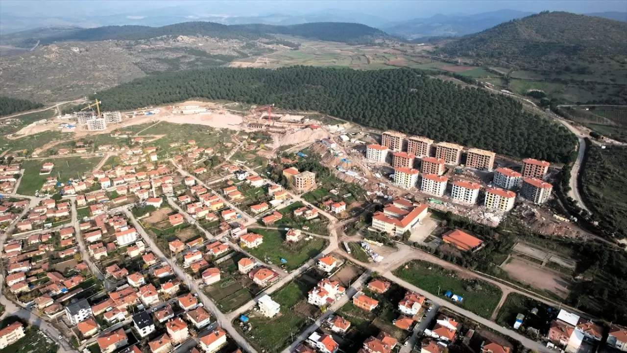 Sındırgı’da konut seferberliği: İnşaatlar tüm hızıyla sürüyor 2