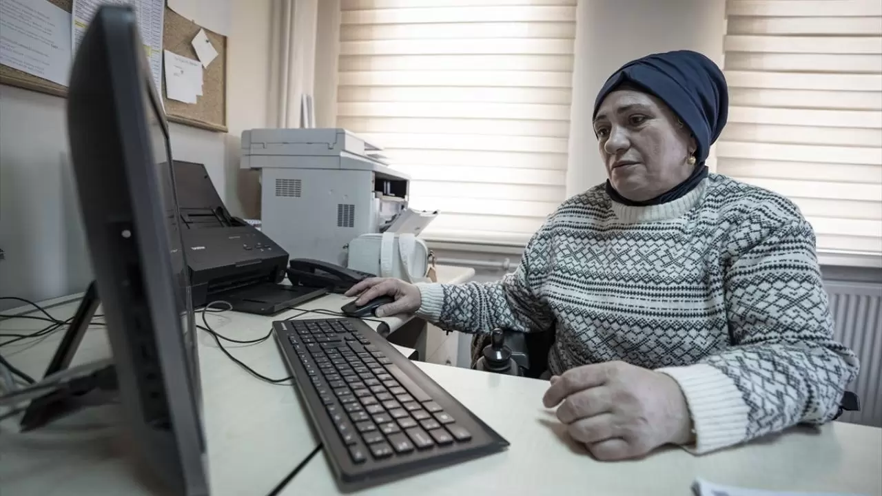 Engel tanımayan azim: 55 yaşında çalışma hayalini gerçekleştiren kadın, başkalarına ışık tutuyor 7