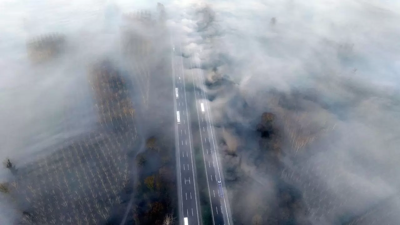 Yoğun sis Düzce’yi sardı: Anadolu Otoyolu’nda görüş mesafesi kritik seviyede! 5