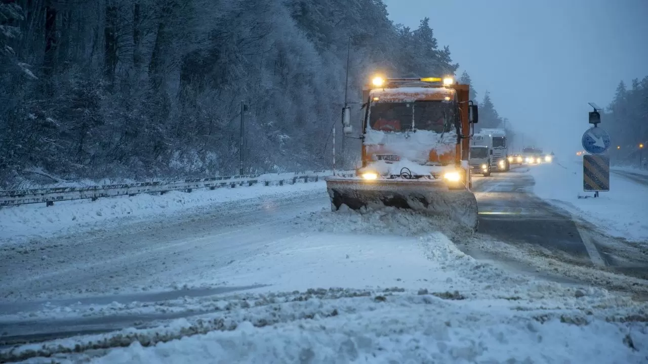 Bolu Dağı’nda kar etkili oluyor: Sürücülere kış lastiği uyarısı 15