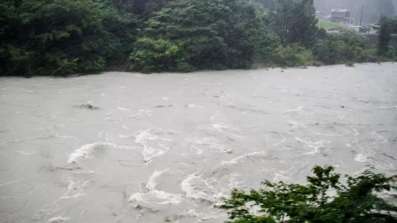 Meteoroloji'den 11 bölge için kuvvetli yağış ve fırtına uyarısı 4